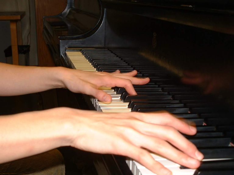 これで安心！大人も子どももピアノが上達する基礎とレッスンの選び方先生選びで差がつく！プロに学ぶべき理由